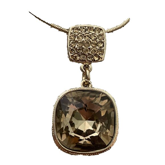 Monet Gold Tone Metal Snake Chain Necklace with Crystal pendant NEW - Picture 1 of 10